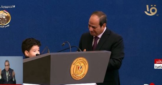 نجل الشهيد محمد الأكشر: ما شفتش بابا بس هو بطل وهكبر وأجيب حقه وأحقق حلم ماما