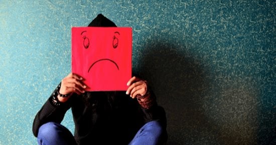 لماذا لا نشعر بالسعادة الحقيقية طوال اليوم؟ اعرف السبب وعالجه