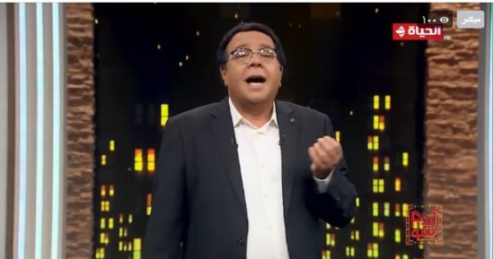 شاهد.. أحمد آدم يغنى "استر يا ساتر ع الولاد من السناتر"