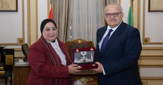 الخشت يكلف الدكتورة فاطمة عابد بالقيام بأعمال عمادة كلية التمريض