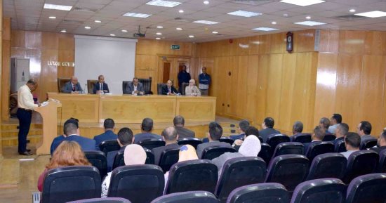 سكرتير عام الأقصر يفتتح ورشة لتحويلها إلى مدينة غير نقدية.. صور