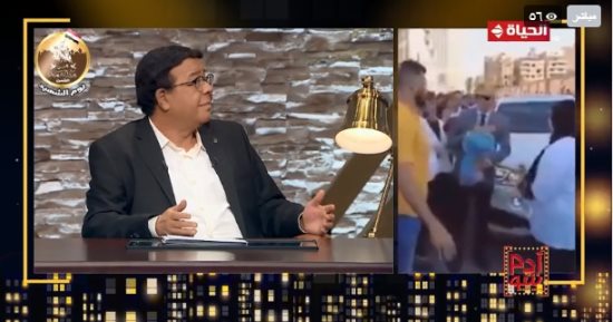 أحمد آدم ساخرا من استقبال معلم بالسيارات والورود: دي دخلة وزير