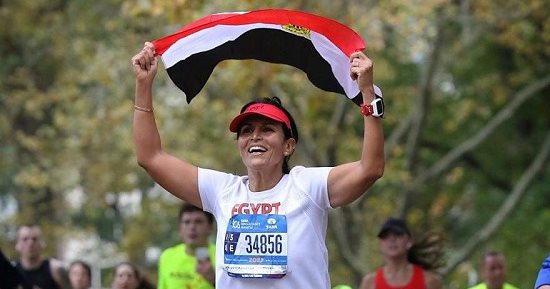 "أماني" أول أم مصرية تنهي أكبر 6 سباقات جري عالمية.. بدأت الرياضة بعد الخمسين