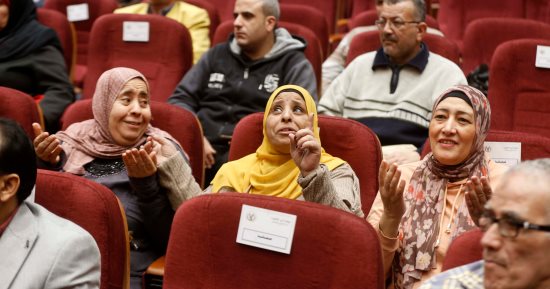 السيدات يستقبلن فوزهن بقرعة الحج فى القاهرة بالزغاريد 