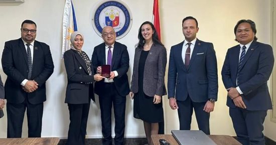 وفد تنسيقية شباب الأحزاب والسياسيين يلتقى سفير الفلبين فى مصر