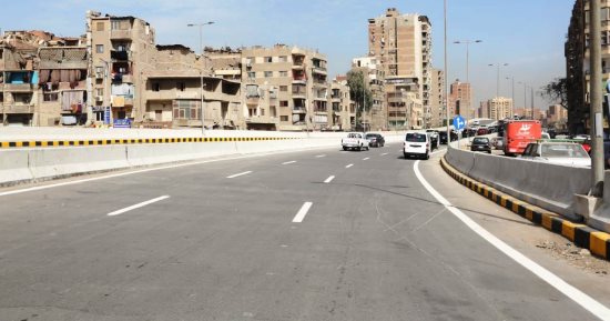 محور كمال عامر يحقق طفرة فى المسافة والوقت ويقضى على العشوائية.. اختصر زمن الرحلات من العمرانية لجامعة الدول لـ3 دقائق ومن المهندسين لشبرا لـ5 دقائق.. وأعاد تخطيط مناطق الجيزة بنقاط خدمية ومواقف سرفيس حضارية