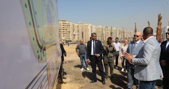 محافظ القاهرة يتفقد حديقة موقف الحى العاشر الجديد بميدان الواحة