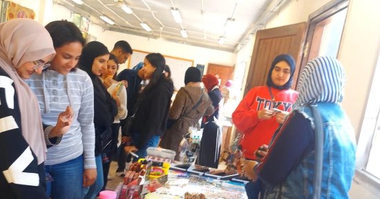 افتتاح السوق الخيرى الثانى بكلية الفنون الجميلة في جامعة الإسكندرية
