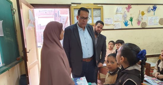 وكيل "تعليم الغربية" يتابع انتظام الدراسة بمدارس إدارة شرق طنطا