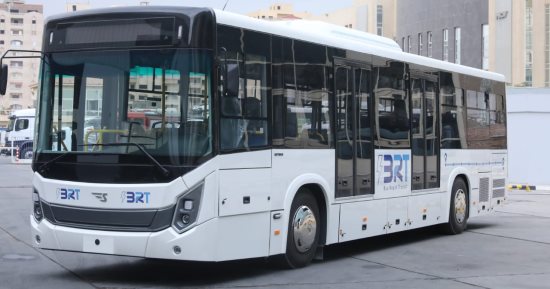 الأتوبيس الترددى يعمل لأول مرة بمصر فى يونيو.. تنفيذ 49 محطة على الطريق الدائرى وربطه بالشوارع الرئيسية بأنفاق وسلالم مشاة.. صناعة محلية ويعمل بالكهرباء.. ويتميز بوجود 3 أبواب وتكييف وحارة منعزلة لسهولة الوصول