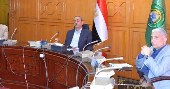 محافظ الإسماعيلية يستعرض جهود المجلس القومى للسكان خلال الربع الثاني للعام الحالى