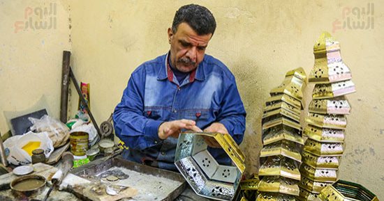بشاير الفرحة فى شهر الخير.. صناعة الفوانيس حرفة توارثتها الأجيال