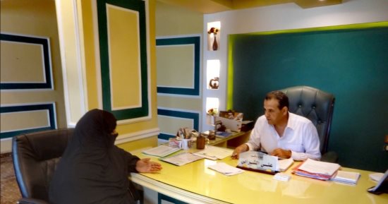 رئيس مدينة الأقصر يبحث مطالب المواطنين بجلسة اليوم المفتوح.. صور