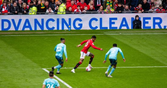 مانشستر يونايتد بـ10 لاعبين يتعادل مع ساوثهامبتون فى الدوري الإنجليزي