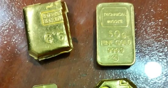 جمارك مطار برج العرب تضبط محاولة تهريب سبائك ذهبية