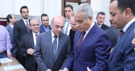 وزير العدل يوجه قيادات الشهر العقارى بزيادة تقديم الخدمات المميزة للمواطنين 