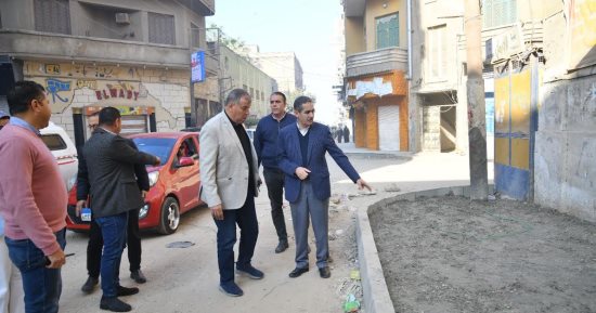 محافظ الغربية يتفقد مشروعات الرصف بكفر الزيات وطنطا