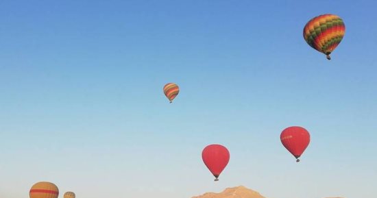 سماء الأقصر تشهد استمتاع 1400 سائح على متن 55 رحلة بالون طائر