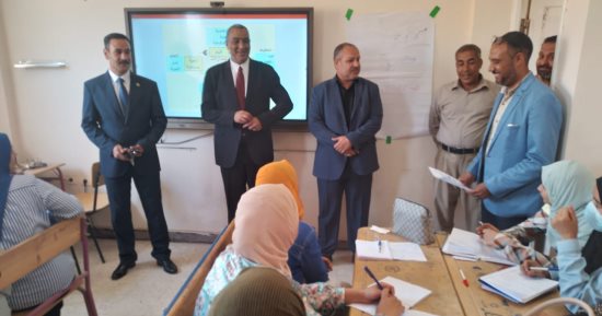 مدير تعليم قوص يتابع تدريب المرشحين لمسابقة الـ30 ألف معلم.. صور