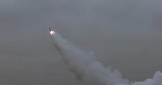 الصور الأولى لإطلاق كوريا الشمالية لصاروخ كروز من غواصة فى سواحلها الشرقية
