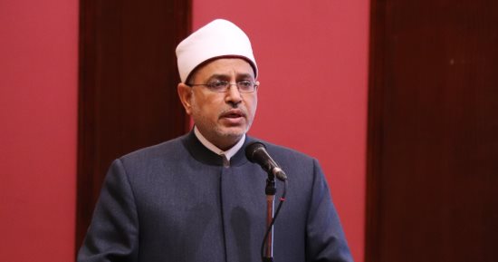 رئيس جامعة الأزهر محذرًا من وسائل التواصل: تقطع الأرحام وتفسد الأخلاق