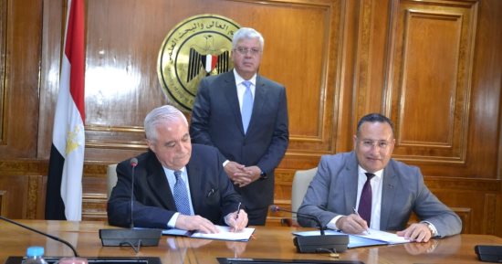 وزير التعليم العالى يشهد توقيع بروتوكول تعاون بين جامعتى الإسكندرية وبيروت