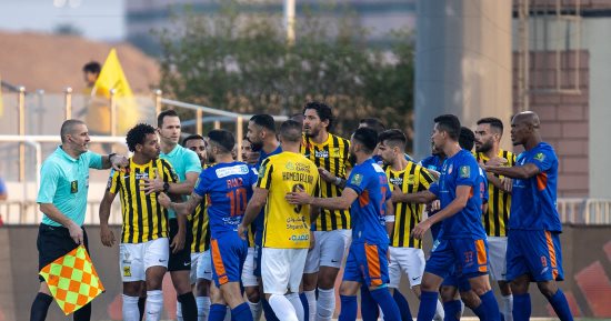اتحاد جدة يتعادل مع الفيحاء 1-1 فى الشوط الأول بمشاركة حجازى وطارق حامد