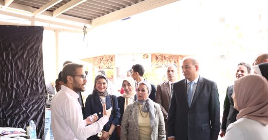 رئيس جامعة المنصورة يفتتح الملتقى التوظيفى الحادى عشر بكلية الصيدلة 