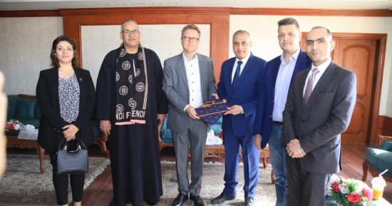 محافظ سوهاج يستقبل سفير ألمانيا قبل بدء جولته بمشروعات حياة كريمة.. صور