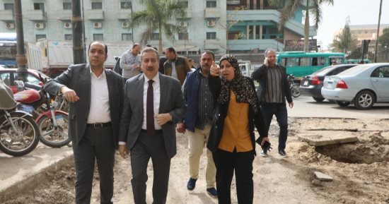 محافظ المنوفية يتفقد أعمال تطوير ورصف المربع السكنى أمام المستشفى التعليمى