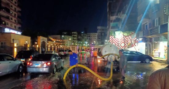 "مياه المنوفية" تتعامل مع تجمعات مياه الأمطار بمدن المحافظة.. صور
