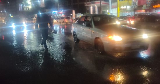 هطول أمطار غزيرة بالشرقية.. والمحافظ يرفع حالة الطوارئ.. صور