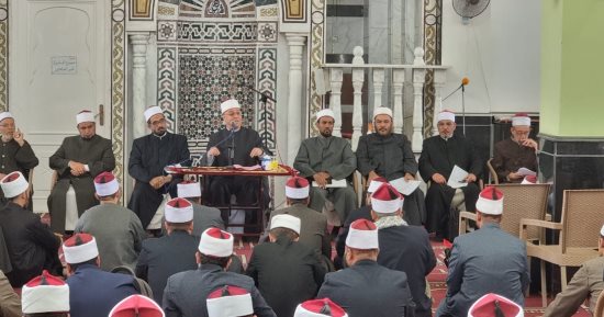 وكيل أوقاف السويس يناقش الأئمة فى الاستعدادات لشهر رمضان.. صور
