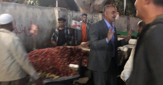 رئيس حى الدقى يقود حملة لرفع إشغالات الباعة الجائلين بمنطقة كوبرى الخشب..صور