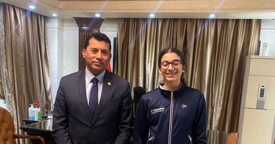 وزير الرياضة يستقبل أمينة عرفى لحل أزمة منتخب الاسكواش