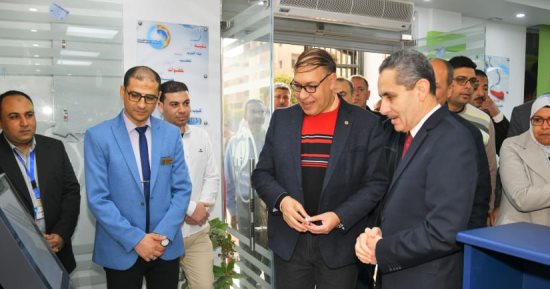 محافظ الغربية يفتتح مركز خدمة عملاء مياه زفتى ويتفقد الأنشطة بمدرسة طلبة السايح