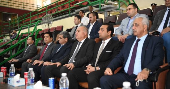 محافظ قنا يشهد مراسم قرعة الحج بالصالة المغطاة.. صور