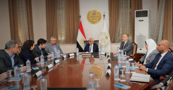 وزير التعليم يبحث مع وفد الوكالة الأمريكية التوسع فى مدارس المتفوقين