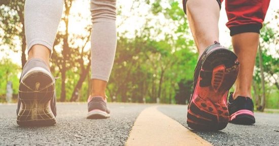 محتاج تمشي قد إيه عشان تحرق سعرات الأكلات السريعة؟ البرجر يتطلب 12 ألف خطوة