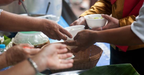 رمضان بيعلمنا.. 4 خطوات تساعد طفلك على التطوع وعمل الخير في الشهر الكريم