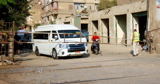 غلق 14 معبرا مخالفا على خطوط السكة الحديد بالبحيرة حرصا على أرواح المواطنين 