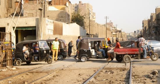 إصابة طالب اختل توازنه وسقط من قطار بإحدى قرى العياط فى الجيزة