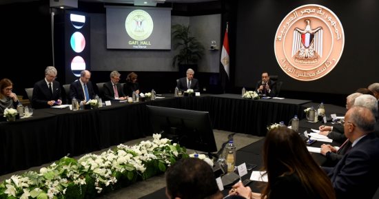 رئيس الوزراء يلتقى نائب رئيس الوزراء الإيطالى وممثلى 30 شركة إيطالية