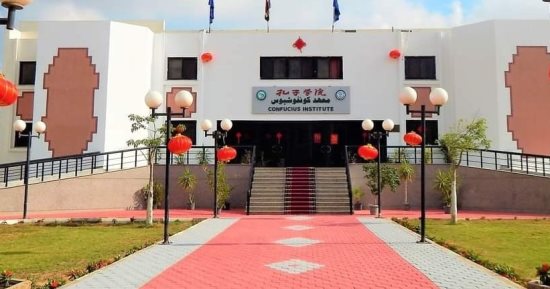طلاب جامعة القناة يرسمون أحلامهم بالفرشاة بمسابقة "كونفوشيوس القناة"