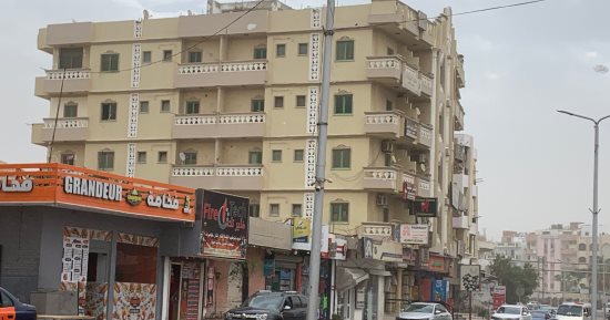 أمطار وعاصفة ترابية تضرب مدن شمال البحر الأحمر.. صور