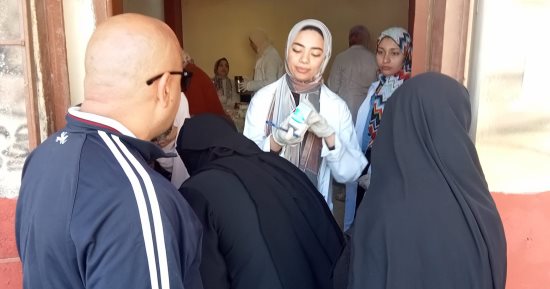 جامعة القناة تطلق قافلة طبية لعلاج طلاب مدرسة إعدادية بالإسماعيلية.. صور