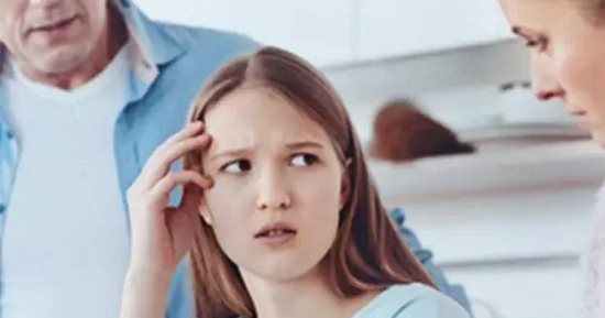 طرق صحية هتساعد فى تربية ابنك المراهق.. اجعله يواجه العواقب