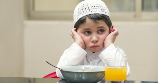 الأخطاء الشائعة خلال تدريب الأطفال على صيام رمضان