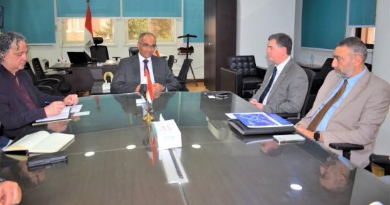 نائب وزير الإسكان يلتقى رئيس المصرية الألمانية للطلمبات لمتابعة إجراءات توطين صناعتها