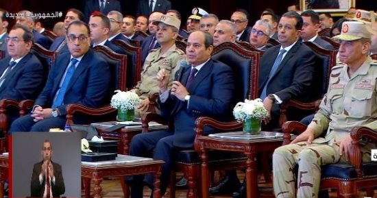 الرئيس السيسي: توافر الغاز الطبيعى ساهم فى إنشاء مجمع الأسمدة الأزوتية